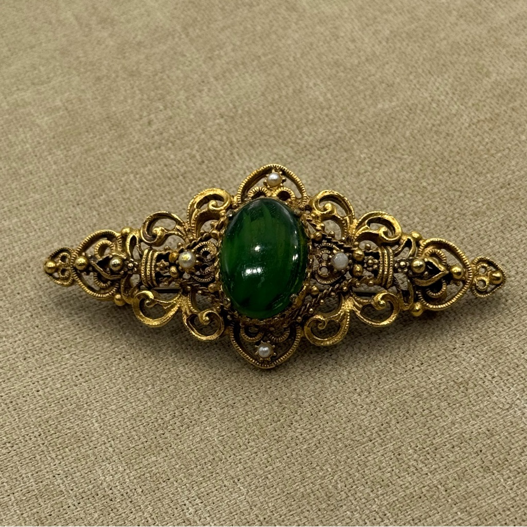 Elegant Vintage Florenza Gold And Green Glass With Faux Pearl Brooch